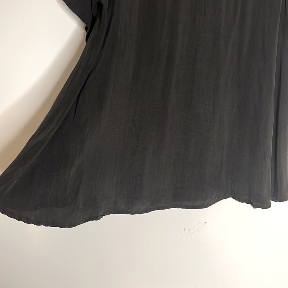 Otis & MacLaine Black Silk Short Sleeve Swing Top Sz S - Picture 4 of 6